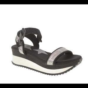 Dirty Laundry women's Gung-Ho Flatform Sandal